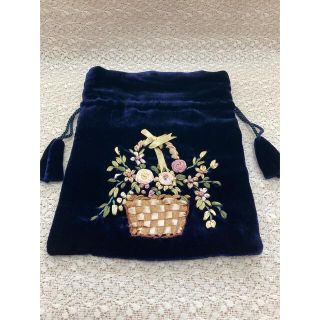 【未使用】ベルベット生地刺繍入り　巾着(ポーチ)