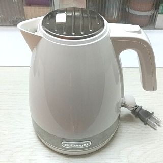 デロンギ(DeLonghi)の【送料込み】デロンギ 電気ケトル(電気ケトル)