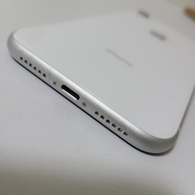 iPhone(アイフォーン)のiPhone XR 64GB SIMフリー SIMロック解除 ホワイト 本体 スマホ/家電/カメラのスマートフォン/携帯電話(スマートフォン本体)の商品写真