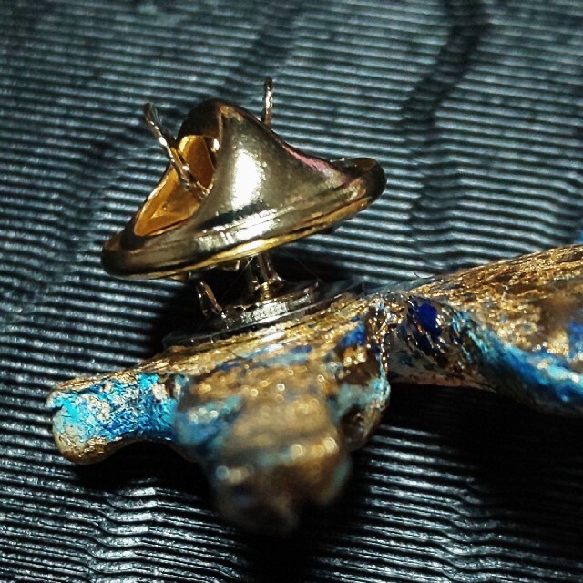 金箔 他 タツノオトシゴ ピンバッジ ネクタイピンの通販 by トム|ラクマ