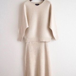 Loungedress(ラウンジドレス)綺麗めセットアップ ベージュ