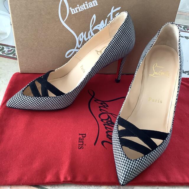 Christian Louboutin(クリスチャンルブタン)の新品同様!クリスチャン ルブタン ファブリック地 ブラック&ホワイト 23.5㎝ レディースの靴/シューズ(ハイヒール/パンプス)の商品写真