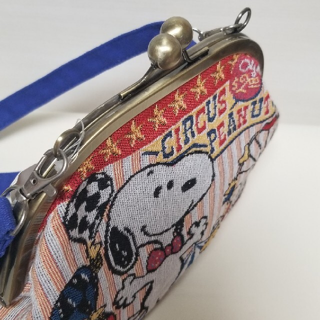 SNOOPY(スヌーピー)のスヌーピー  大きながま口バッグ  ショルダーバッグ レディースのバッグ(ハンドバッグ)の商品写真