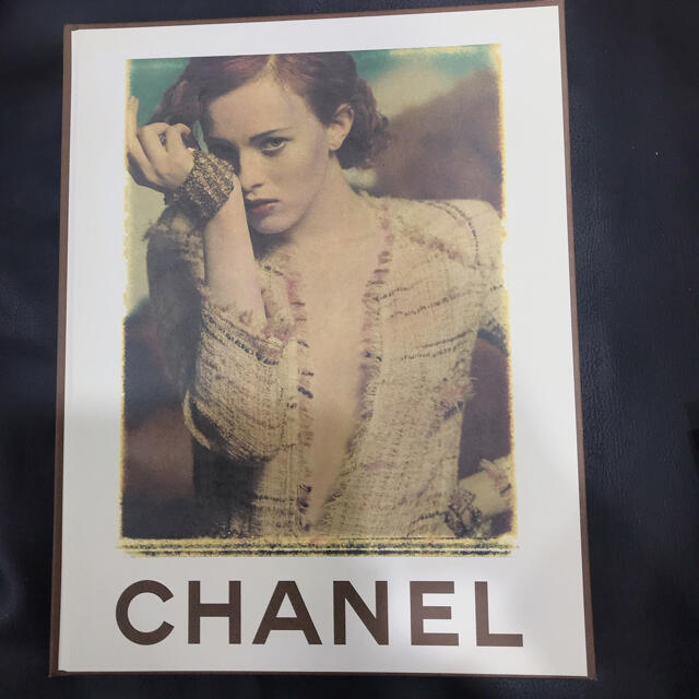 CHANEL(シャネル)の海外版　非売品　CHANEL 春夏1998コレクション　ファッションブックレット レディースのファッション小物(その他)の商品写真