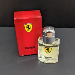 フェラーリ(Ferrari)のフェラーリ　レッド　オードトワレ　ミニボトル　4ml(香水(男性用))