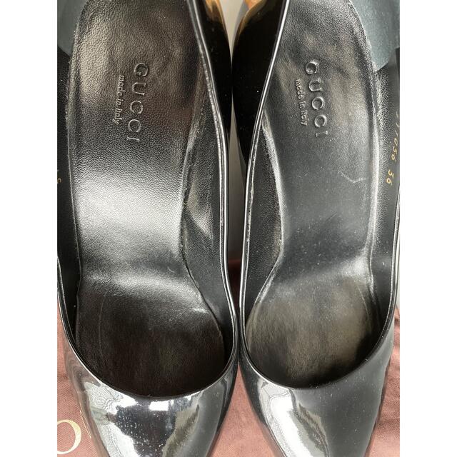 Gucci(グッチ)のGUCCI グッチ　エナメル　パンプス　ブラック　黒　エンブレム レディースの靴/シューズ(ハイヒール/パンプス)の商品写真