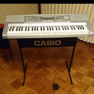 カシオ(CASIO)のCASIO 　電子ピアノキーボード　CTK-810スタンド付き(電子ピアノ)