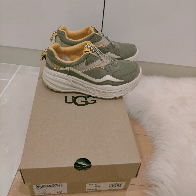 美品 UGG スニーカースニーカー