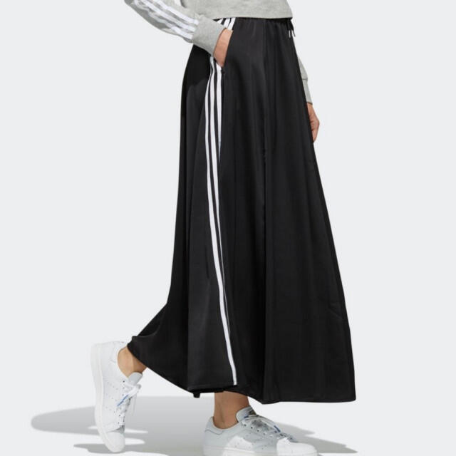 adidas(アディダス)のアディダス　スカート SKIRT　　K　L レディースのスカート(ロングスカート)の商品写真