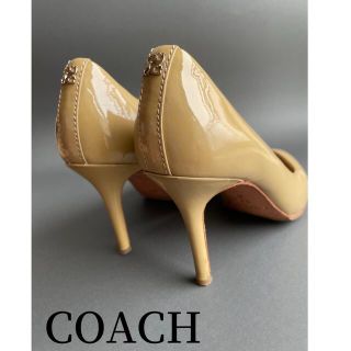 コーチ(COACH)のコーチ　COACH  ベージュ　パンプス　エナメル　お呼ばれ　結婚式(ハイヒール/パンプス)