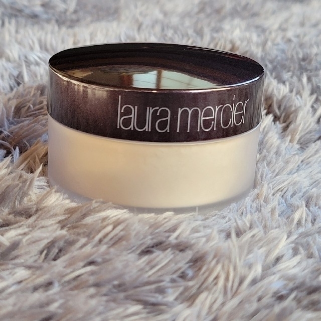 laura mercier(ローラメルシエ)のlaura mercier ローラメルシエ フェイスパウダー コスメ/美容のベースメイク/化粧品(フェイスパウダー)の商品写真