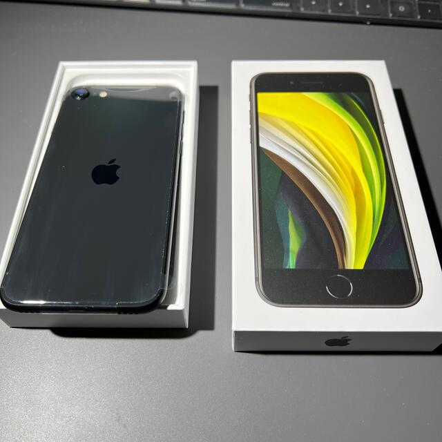Apple(アップル)のiPhone SE 第二世代　新品　64GB ブラック スマホ/家電/カメラのスマートフォン/携帯電話(スマートフォン本体)の商品写真