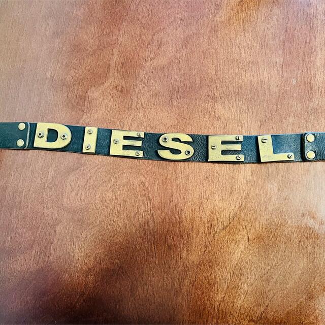 DIESEL(ディーゼル)のDIESEL バックロゴ　ベルト　ブラックレザー　ゴールドロゴ メンズのファッション小物(ベルト)の商品写真