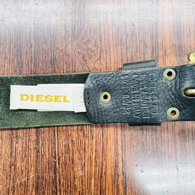 DIESEL(ディーゼル)のDIESEL バックロゴ　ベルト　ブラックレザー　ゴールドロゴ メンズのファッション小物(ベルト)の商品写真