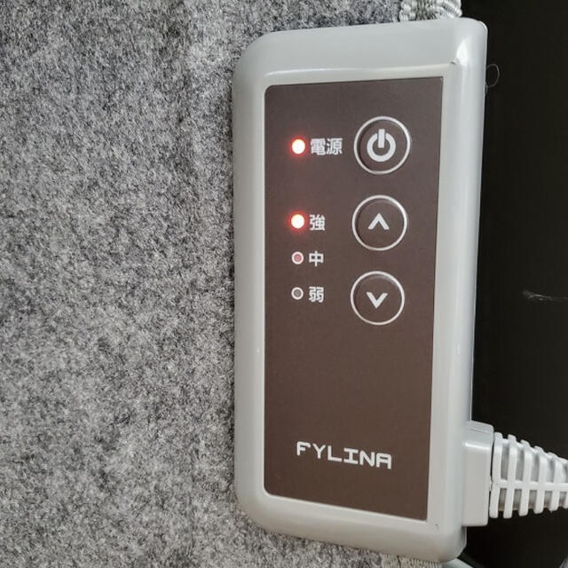 FYLINA 遠赤外線　デスクヒーター スマホ/家電/カメラの冷暖房/空調(電気ヒーター)の商品写真