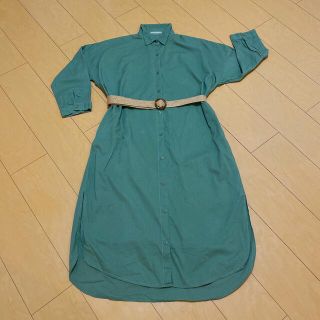 カーキ色のロングシャツワンピース(ロングワンピース/マキシワンピース)