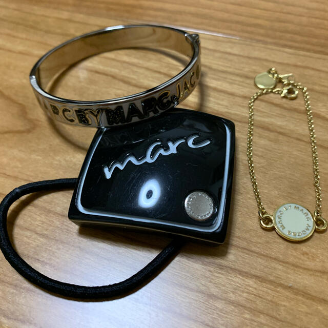 MARC BY MARC JACOBS(マークバイマークジェイコブス)のMARC BY MARC JACOBS ブレスレット　ヘアゴム レディースのアクセサリー(ブレスレット/バングル)の商品写真