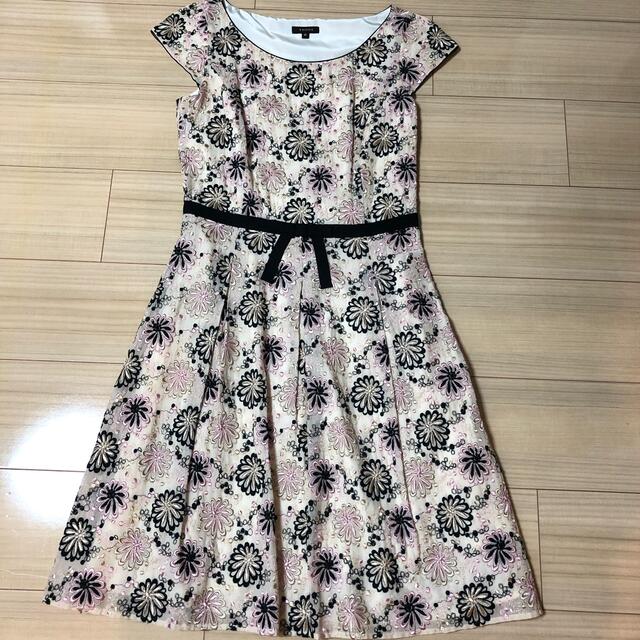 新品未使用 トッカ TOCCA ワンピース 総刺繍 新品未使用 トッカ TOCCA ワンピース 総刺繍