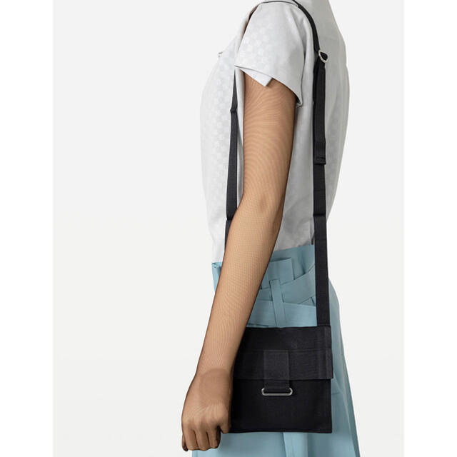 ISSEY MIYAKE(イッセイミヤケ)の132.5 ISSEY MIYAKE Small Fold Square Bag レディースのバッグ(ショルダーバッグ)の商品写真