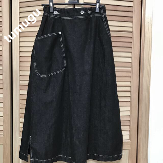 tumugu(ツムグ)のtumugu【ツムグ】コットンリネンデニムスカート  ブラックデニム レディースのスカート(ロングスカート)の商品写真