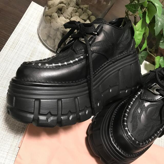 上品な - miumiu miu 今季 未使用 新品 紐靴 ウェッジソウル 黒 靴