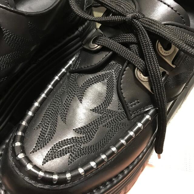 miumiu(ミュウミュウ)のmiu miu ミュウミュウ 靴 黒 ウェッジソウル 紐靴 新品 未使用 今季 レディースの靴/シューズ(ローファー/革靴)の商品写真