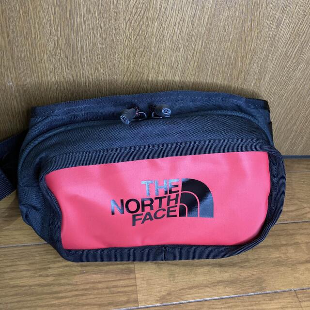 THE NORTH FACE(ザノースフェイス)の新品完売品ノースフェイス ウエストバッグ ウエストポーチ レッド赤 ボディバッグ メンズのバッグ(ボディーバッグ)の商品写真