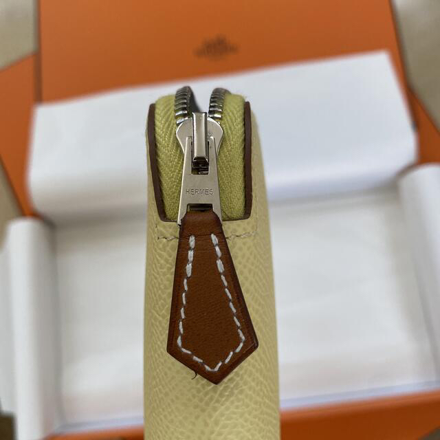 Hermes(エルメス)のほぼ新品・エルメス・シルクイン・ラウンドファスナー レディースのファッション小物(財布)の商品写真