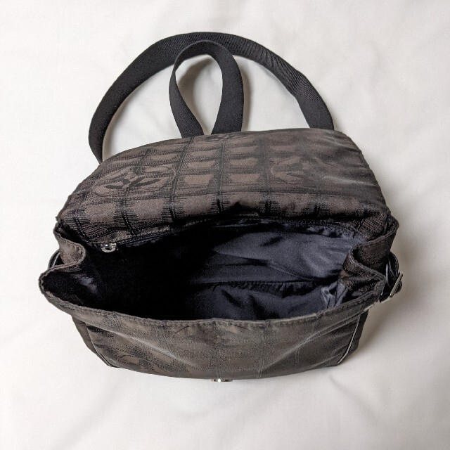 CHANEL(シャネル)の美品　CHANEL　シャネル　トラベルライン　ミニ　メッセンジャー　バッグ　人気 レディースのバッグ(メッセンジャーバッグ)の商品写真