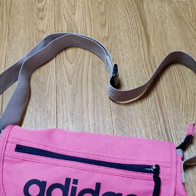 adidas(アディダス)のadidasアディダスショルダーバッグ メンズのバッグ(ショルダーバッグ)の商品写真