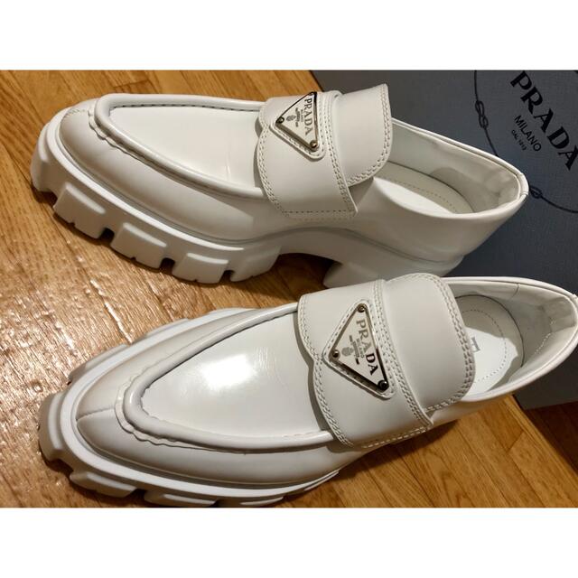 値下げ　Prada スタッズホワイトローファー