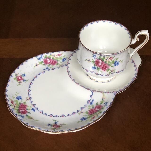 ROYAL ALBERT - 【レア美品】ロイヤルアルバート☆プチポワン ROYAL ALBERT - 【レア美品】ロイヤルアルバート☆プチポワン