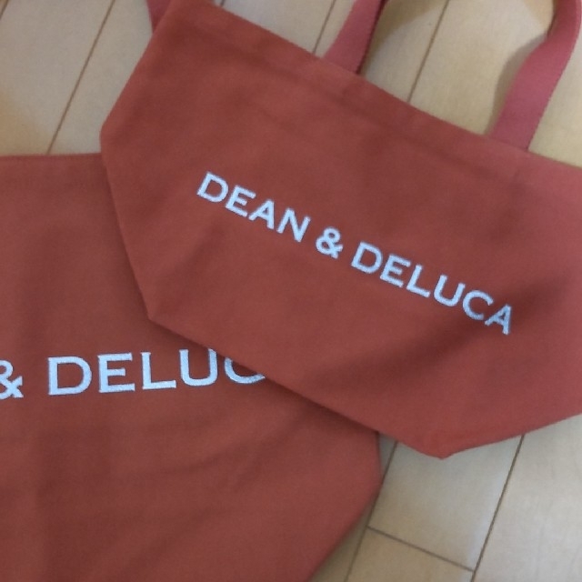 DEAN & DELUCA(ディーンアンドデルーカ)のディーンアンドデルーカ　チャリティートート　テラコッタオレンジS レディースのバッグ(トートバッグ)の商品写真