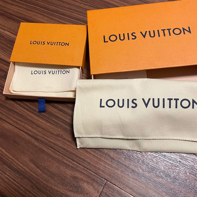 LOUIS VUITTON(ルイヴィトン)のルイヴィトン　クロムハーツ、GUCCI 空箱　紙袋 レディースのバッグ(ショップ袋)の商品写真