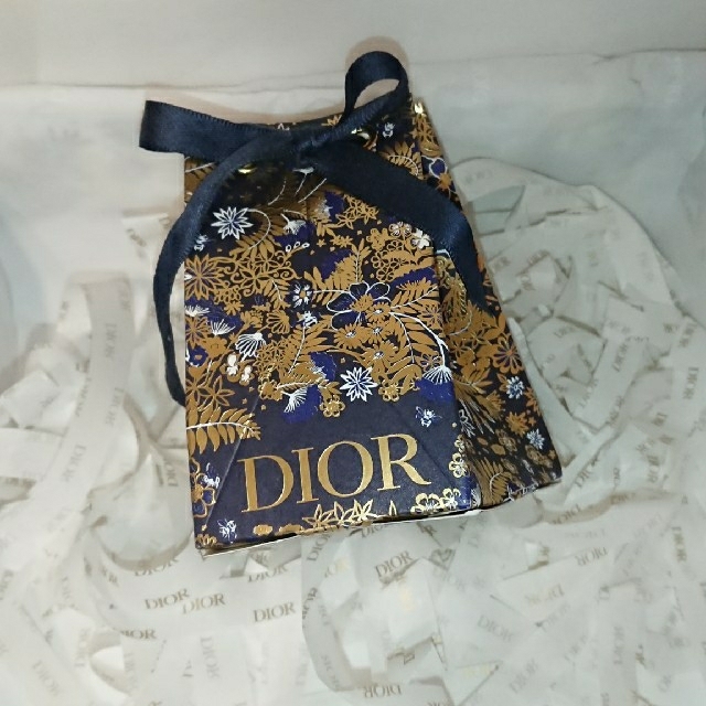 Dior(ディオール)のDior ソヴァージュ オードゥパルファン ホリデーラッピング10ml コスメ/美容の香水(香水(男性用))の商品写真