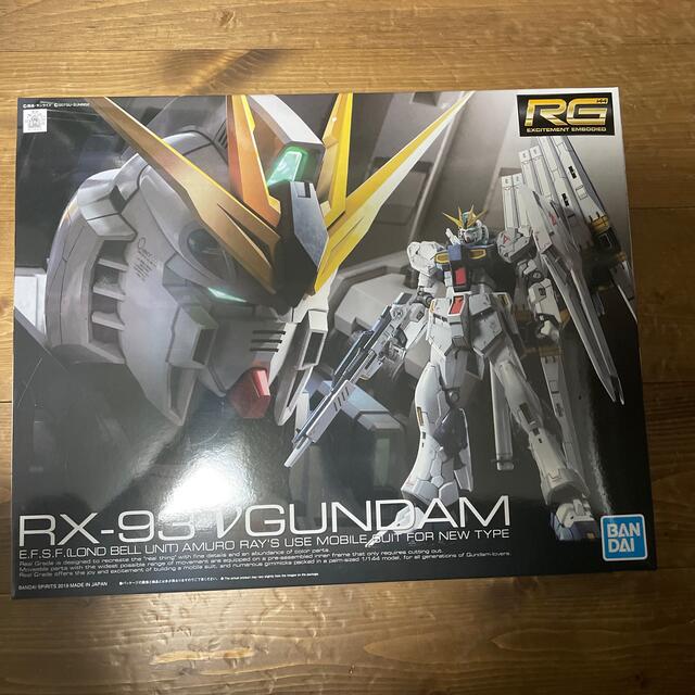 新品　RG νガンダム