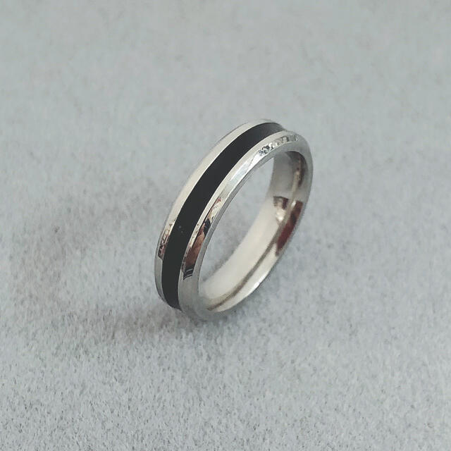 シンプルブラックリング ステンレスリング  ステンレス指輪  ピンキーリング レディースのアクセサリー(リング(指輪))の商品写真
