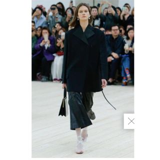 セリーヌ(celine)のceline レザーパンツ 40 美品 ブラック フィービー(クロップドパンツ)