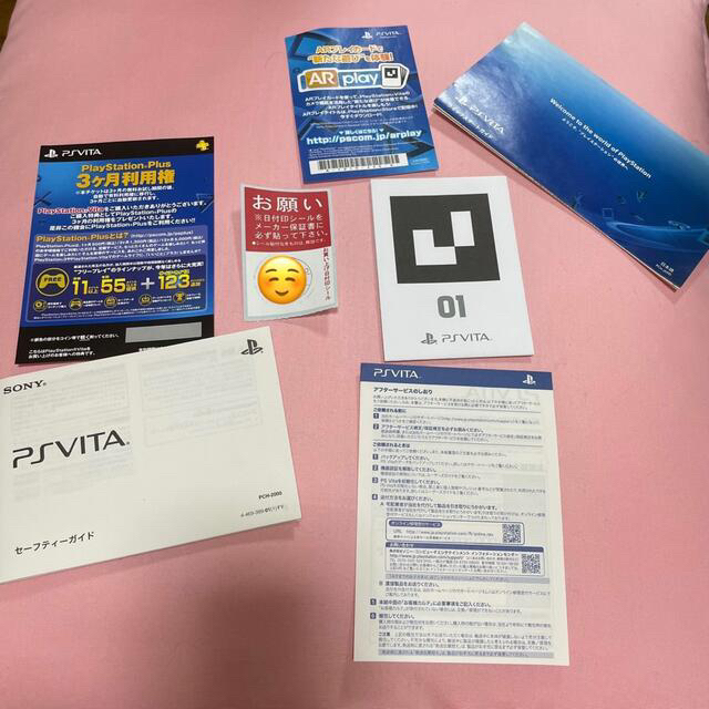 PlayStation Vita(プレイステーションヴィータ)のPlayStationVITA PCH-2000 ZA15 ピンク/ブラック エンタメ/ホビーのゲームソフト/ゲーム機本体(携帯用ゲーム機本体)の商品写真