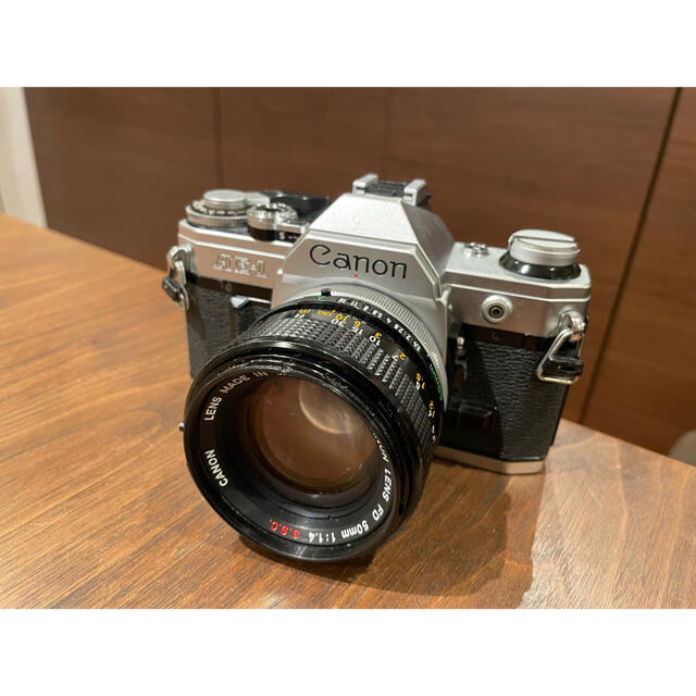 Canon(キヤノン)の【キャノン　Canon AE-1  本体・レンズ２本セット】 スマホ/家電/カメラのカメラ(フィルムカメラ)の商品写真