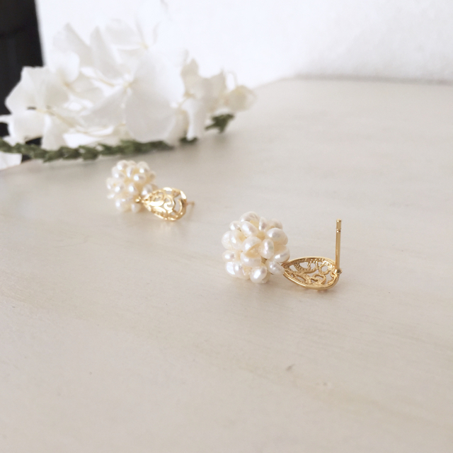 ⚪︎-⁺✧透かし雫プレートと淡水パールボールのピアス✧⁺-⚪︎イヤリング  ハンドメイドのアクセサリー(ピアス)の商品写真