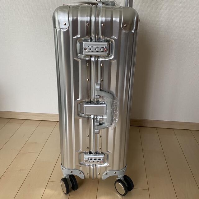 RIMOWA(リモワ)のリカルド　RICARDO スーツケース 58L アルミニウム　新品 レディースのバッグ(スーツケース/キャリーバッグ)の商品写真