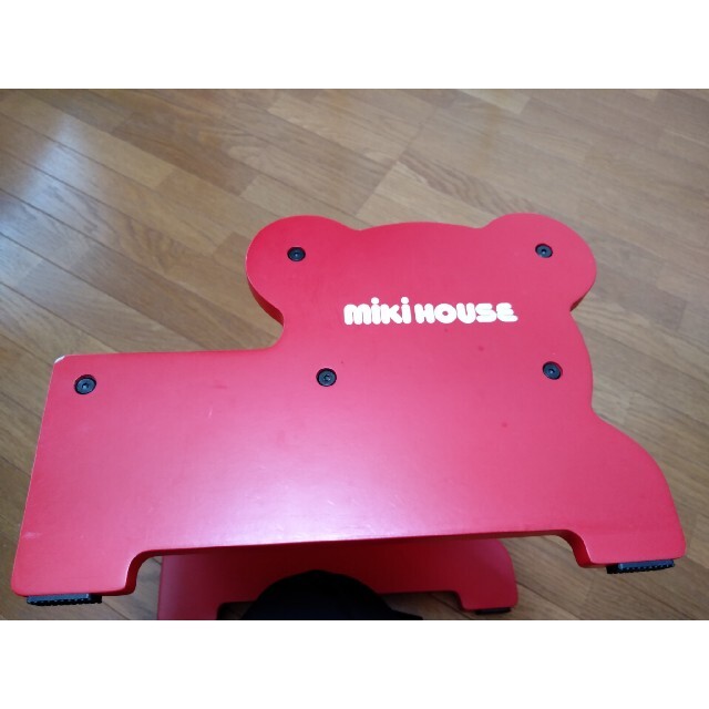 mikihouse(ミキハウス)のミキハウス　ベアステップ　踏み台　赤　木製　ノベルティ キッズ/ベビー/マタニティの寝具/家具(その他)の商品写真
