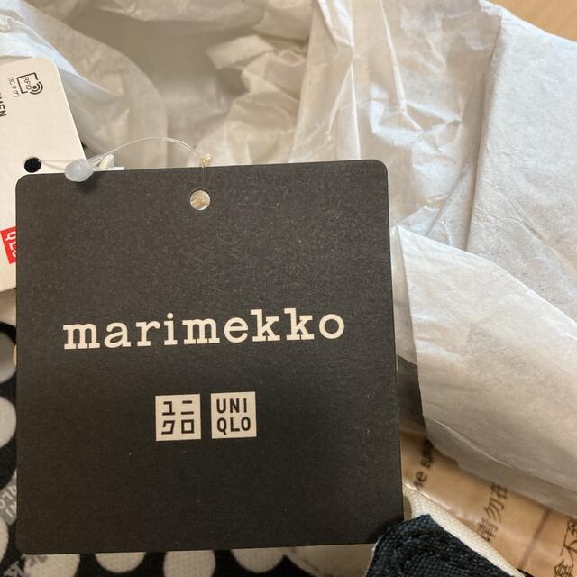 marimekko(マリメッコ)のマリメッコ　ユニクロ　キャンバススニーカー　26cm レディースの靴/シューズ(スリッポン/モカシン)の商品写真