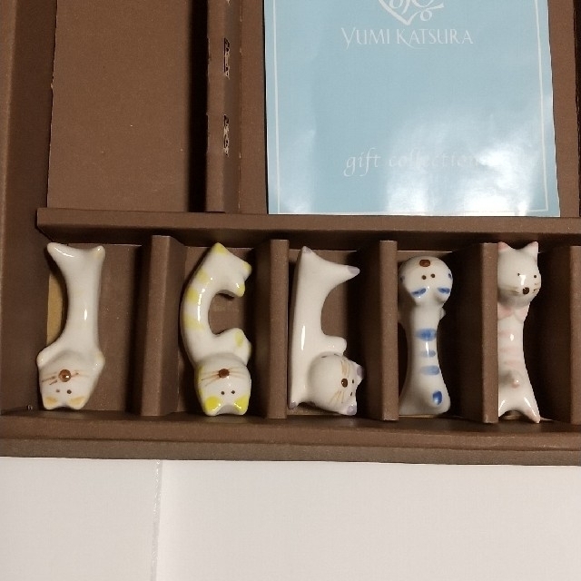 YUMI KATSURA(ユミカツラ)の桂由美 箸置き 猫 5点セット インテリア/住まい/日用品のキッチン/食器(カトラリー/箸)の商品写真