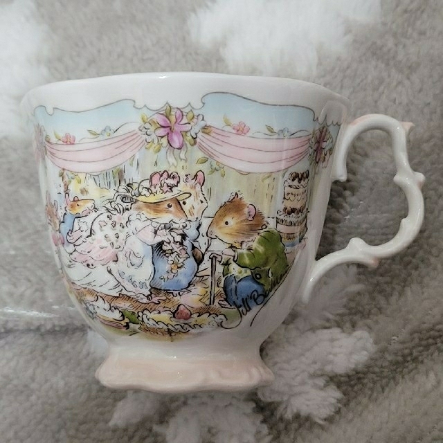 Royal カップ&ソーサー プレート の通販 by たま's shop|ロイヤルドルトンならラクマ Doulton - ロイヤルドルトン ブランベリーヘッジ 安い