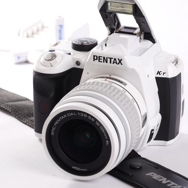 PENTAX(ペンタックス)の⭐️ちょと差がつく可愛いホワイトボディ一眼レフ⭐️ペンタックスk-r スマホ/家電/カメラのカメラ(デジタル一眼)の商品写真