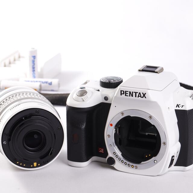 PENTAX(ペンタックス)の⭐️ちょと差がつく可愛いホワイトボディ一眼レフ⭐️ペンタックスk-r スマホ/家電/カメラのカメラ(デジタル一眼)の商品写真