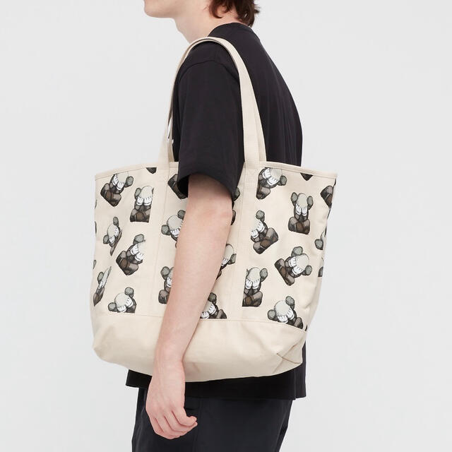 UNIQLO(ユニクロ)の新品！KAWS TOKYO FIRST UNIQLO Tote Bag メンズのバッグ(トートバッグ)の商品写真