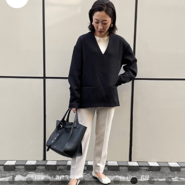 yonfa (black)の通販 by y|ラクマ ヨンファ ディープVプルオーバー ...